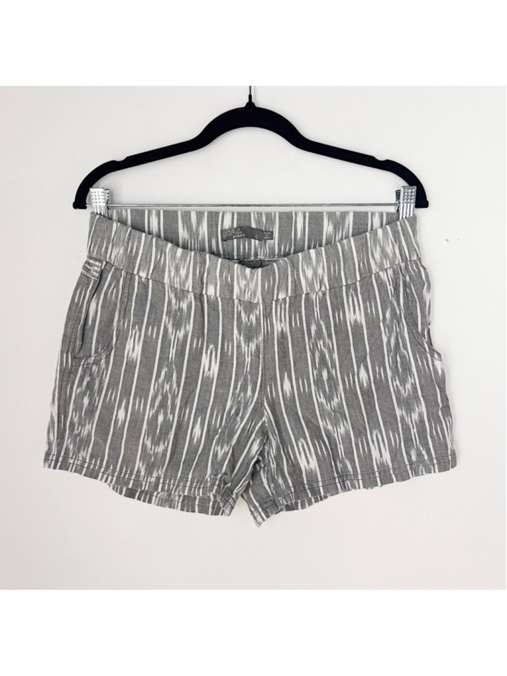 prAna Organic Lounge Shorts Women’s Sz S Ikat Stripe Boho Beachy Elastic Waist
